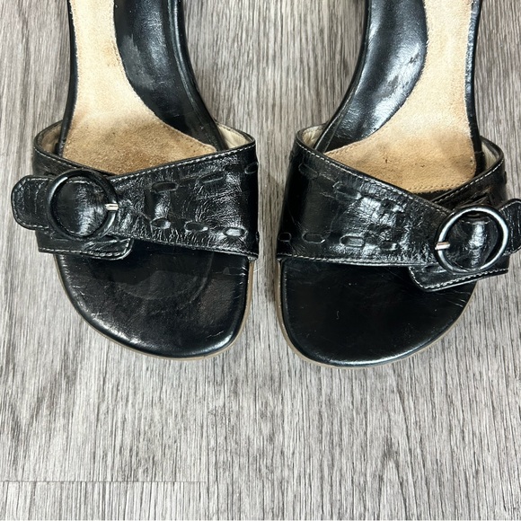 John Fluevog Operetta Renata Black Leather Sandals | 7 - Picture 3 of 9